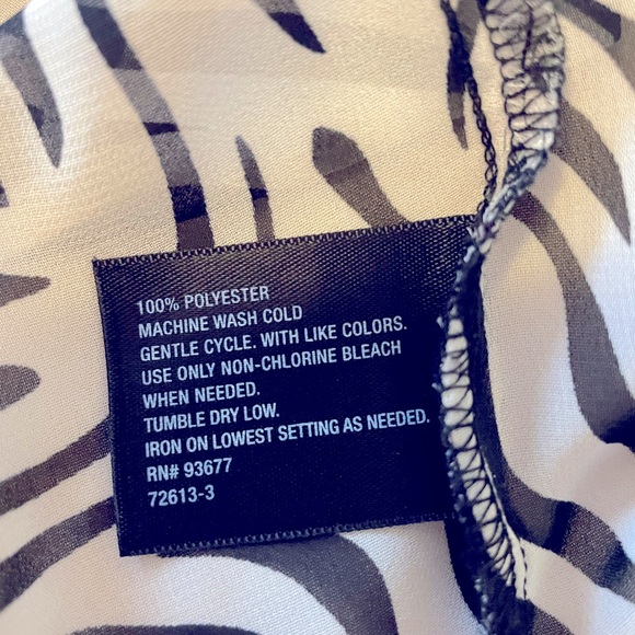 🦓 Fierce zebra print shear top (Medium Petite) - Picture 8 of 8